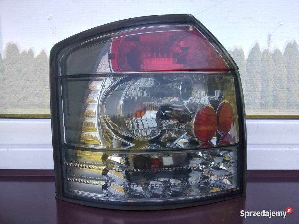 Audi A4 B6 kombi Avant lampy tył tylne komplet Sieradz