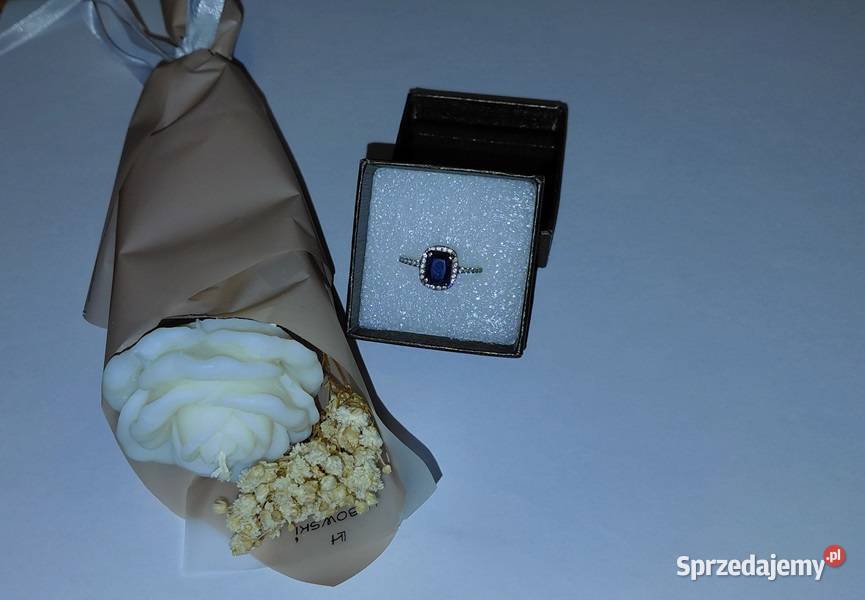 Złoty pierścionek z kamieniem szafirem model złoto