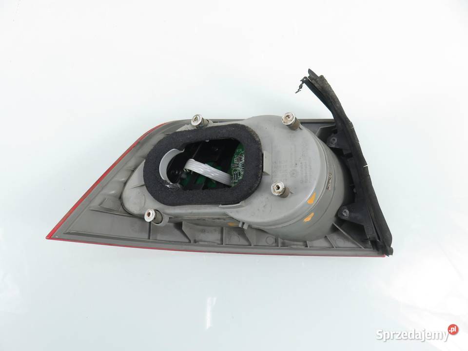 LAMPA PRAWA TYLNA VW PHAETON