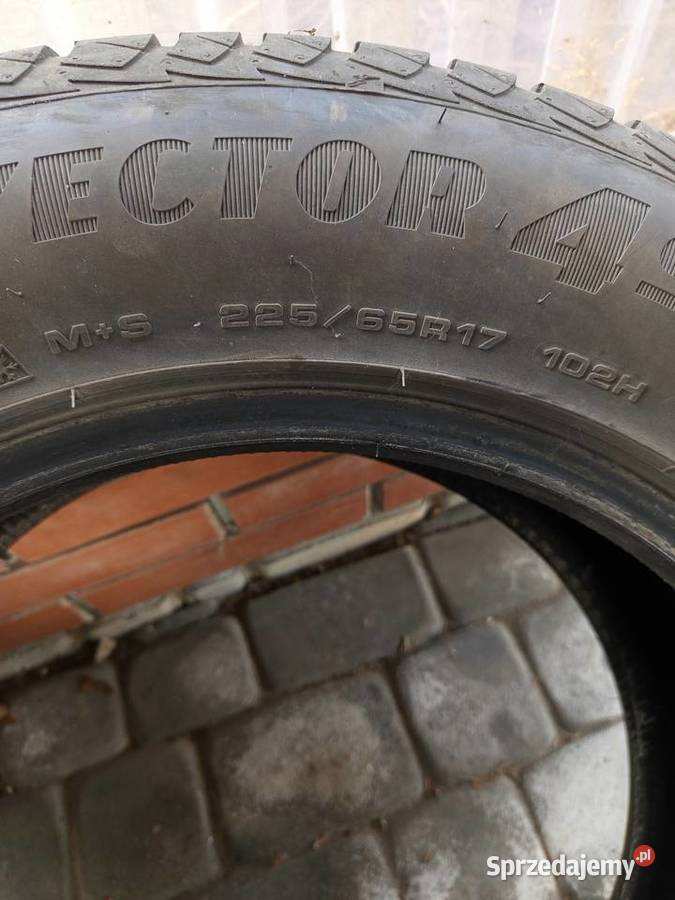 2 opony Goodyear 2256517 wielosezonowe Samochodowe Chełm sprzedam