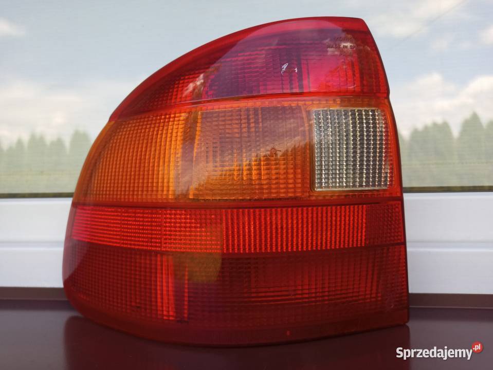 Opel Astra F sedan lampa tył tylna lewa wkład osobowe Sieradz