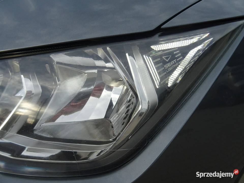 Seat Arona Miejski crossover oparty na technice światła przeciwmgielne Arona Łódź