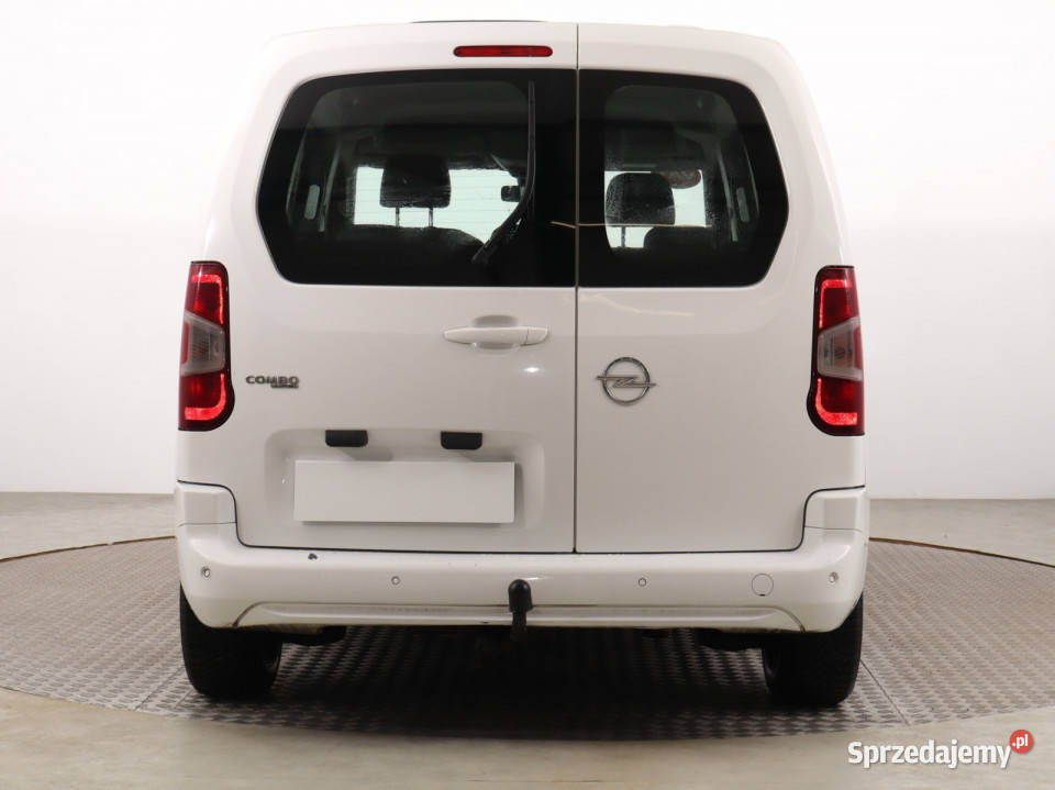 Opel Combo 15 CDTI wielofunkcyjna kierownica
