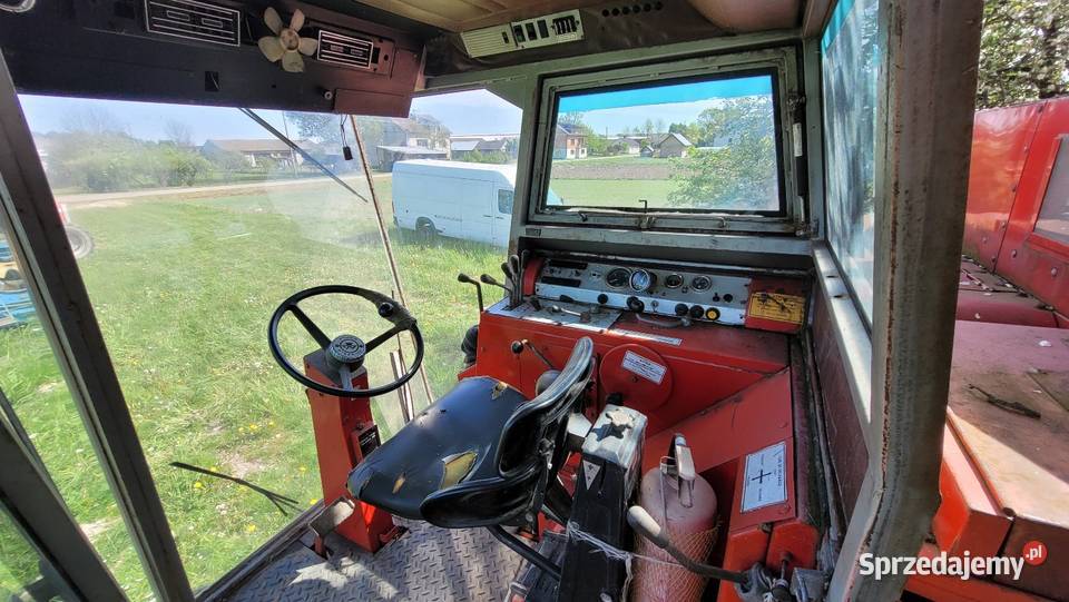 Kombajn Massey Ferguson 560 Trojanów