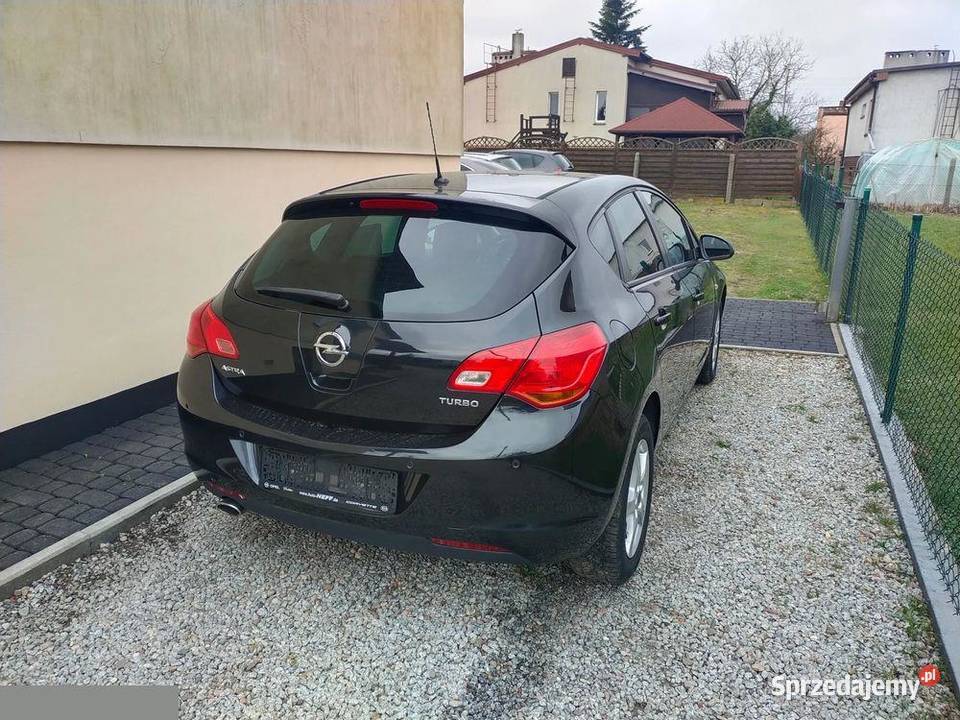 Opel Astra 14 Turbo 140 2012r Bogate wyposażenie