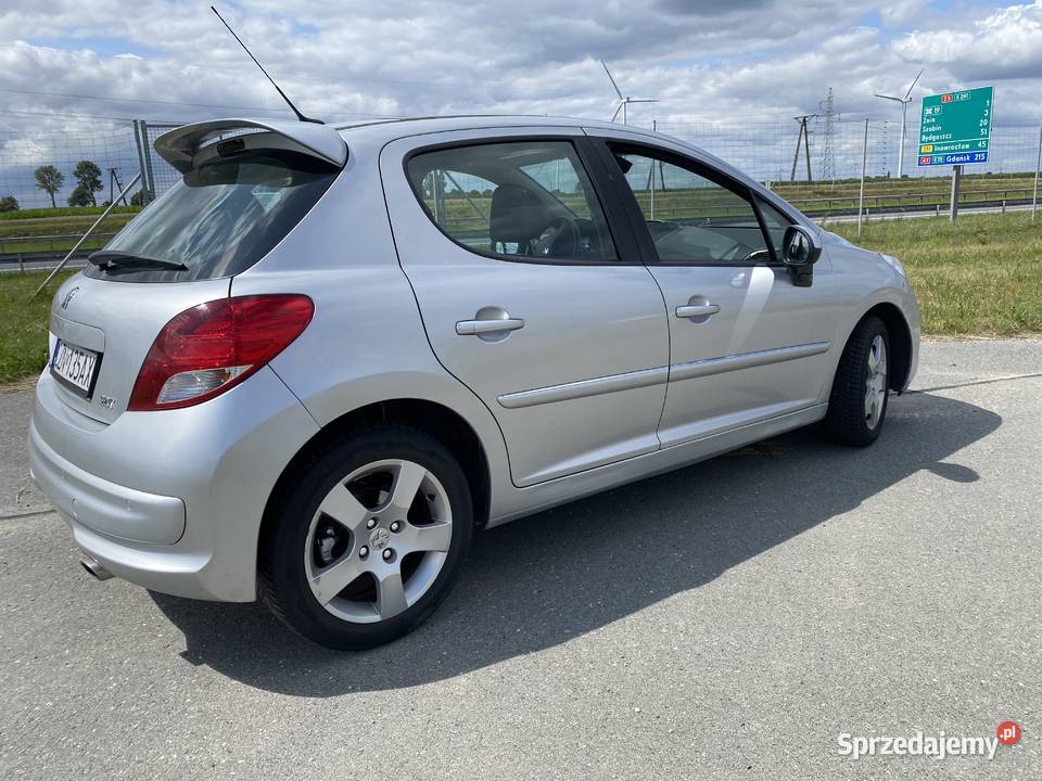 Peugeot 207 2012 16 panorama klima skóra 1600cm3