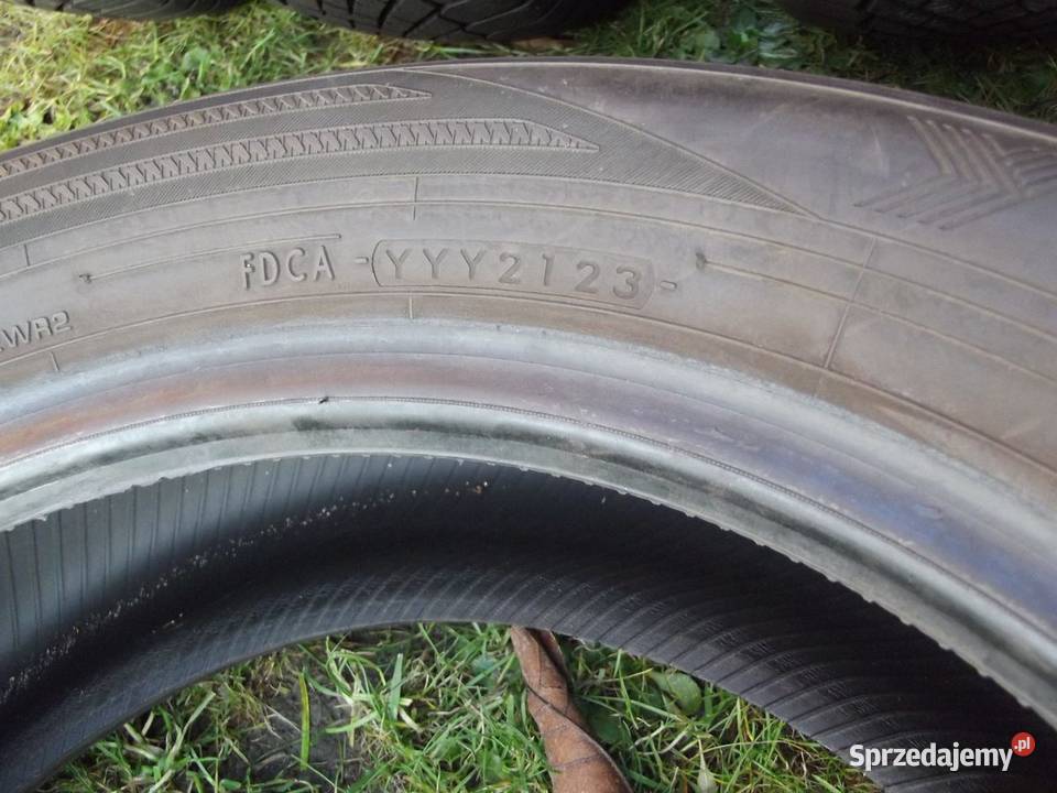 Opony 4Yokohama BluEarth Winter V906 18560 R15 z