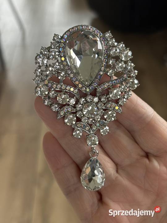 Elegancka biżuteryjna broszka z ruchomą łezką Broszki Zegarki i Biżuteria małopolskie Kraków