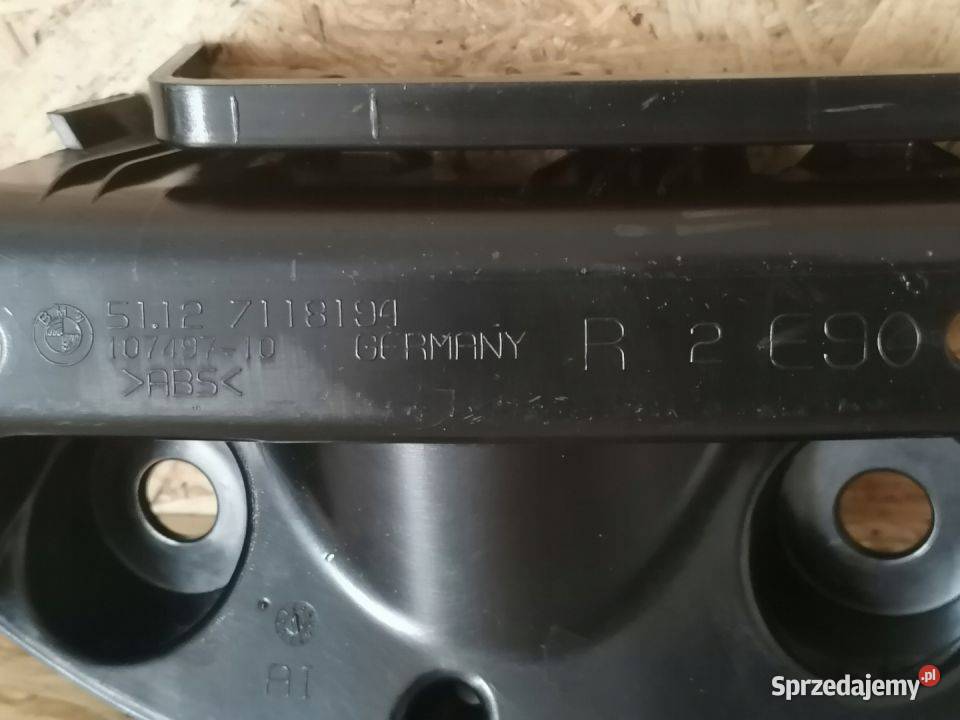 BMW E90 MOCOWANIE LAMPY ZDERZAK PRAWY TYŁ