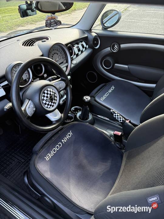 Mini Cooper Mini One R56 JCW 2010 r 95 czarny