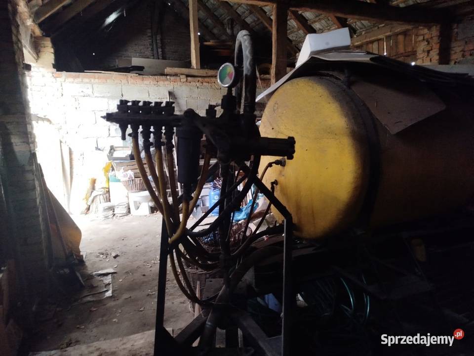 Opryskiwacz ciągnięty 2000l nieuszkodzony Rolnictwo Dobrzyca