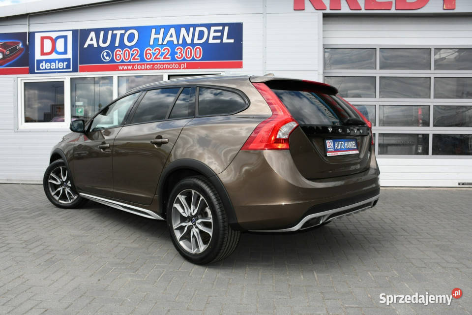 Volvo V60 Cross Country 20 D3 Summum 100 lakier metallic Hrubieszów