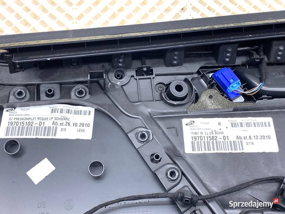 BOCZEK DRZWI LEWY PRZÓD VW PASSAT B7 Kombi 1015