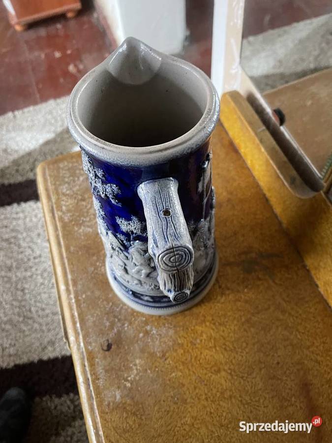 Ceramiczny dzban reliefowy