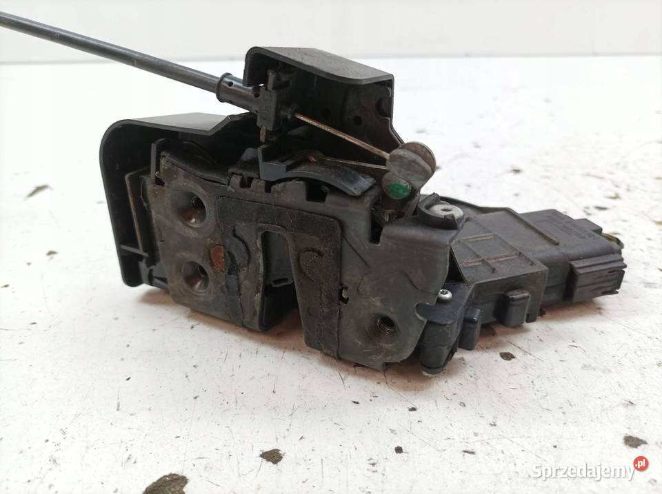 ZAMEK DRZWI PRAWY PRZÓD 3M5AR21812AK Ford Focus