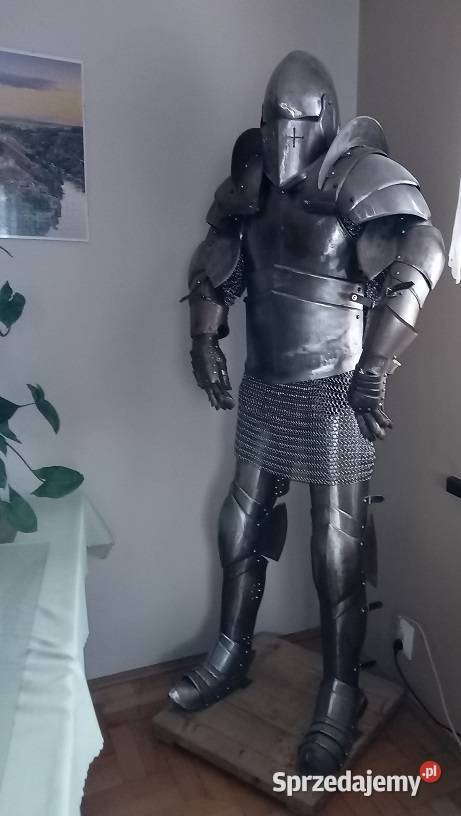 Zbroja rycerska pełna cała na manekinie
