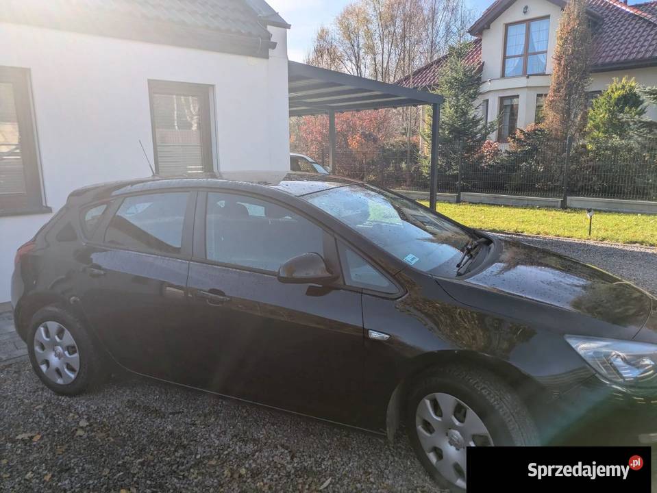 Opel Astra J 16d 110 2015r Bezwypadkowy Nowy Korczyn