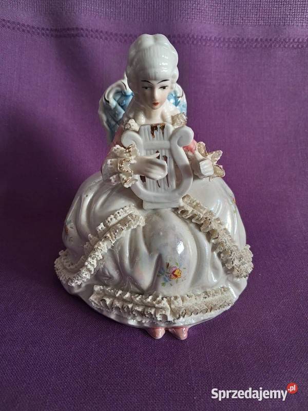 Figurka damy grającej na harfie Skwierzyna