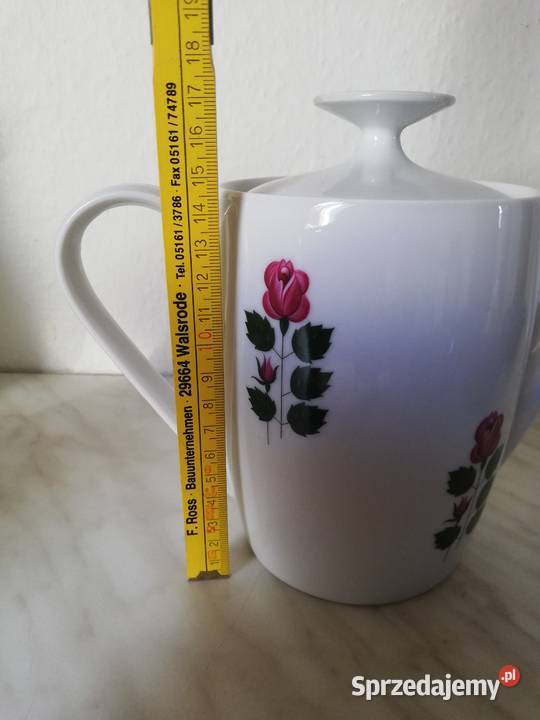 Porcelanowy dzbanek z różą do herbaty z sitkiem