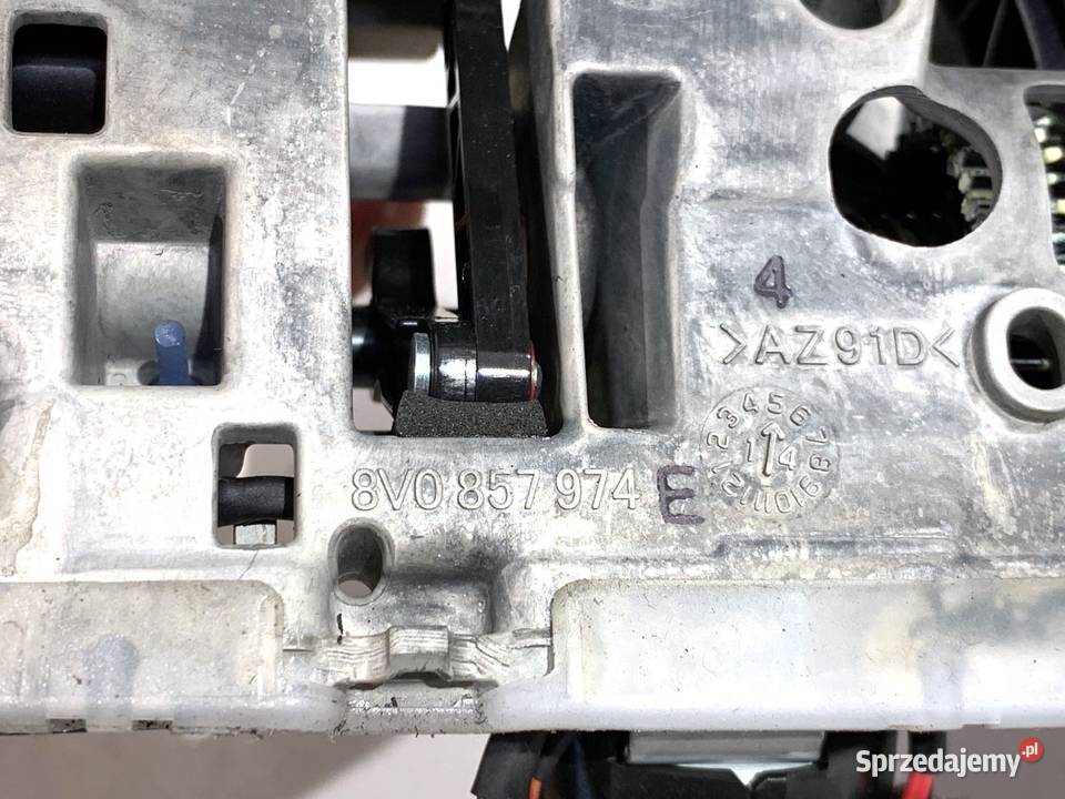 WYŚWIETLACZ AUDI A3 8V 8V0857273M EKRAN MONITOR osobowe