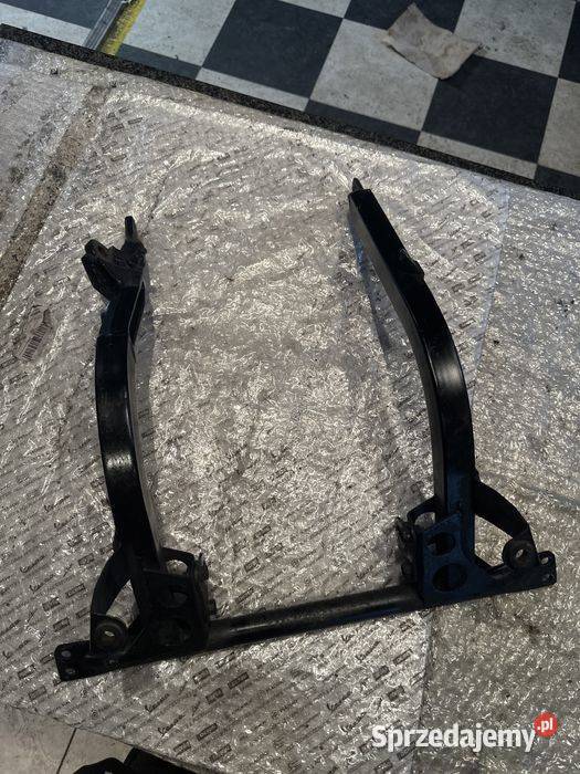 Suzuki GSX 600 F GN72B 8897 Stelaż dolny uchwyt Poznań