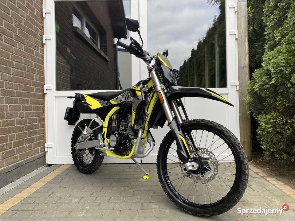 SUPER MOTO SWM 125 15 2023 SUPER ZABAWA NA KAT B łańcuch