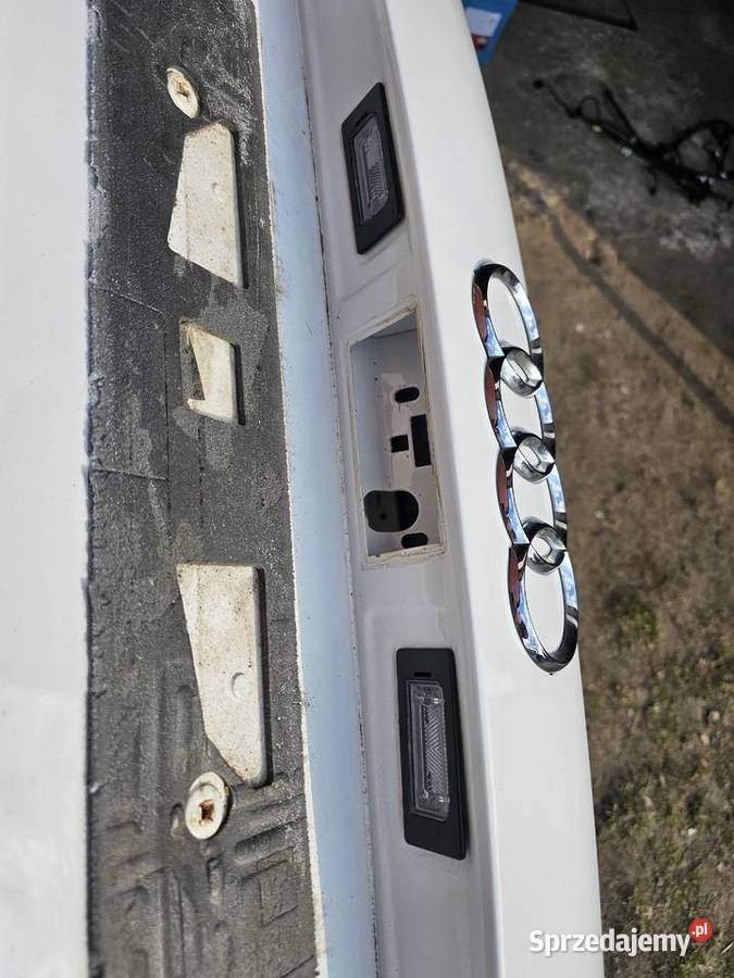 Klapa bagażnika audi a4b8
