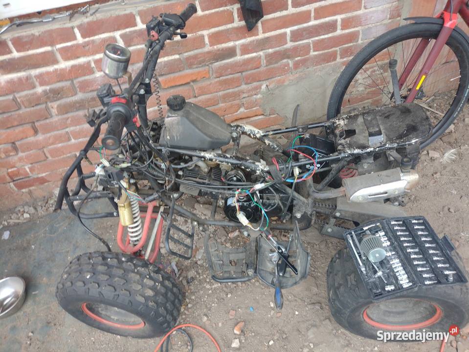 Quad 125 uszkodzony Roździn