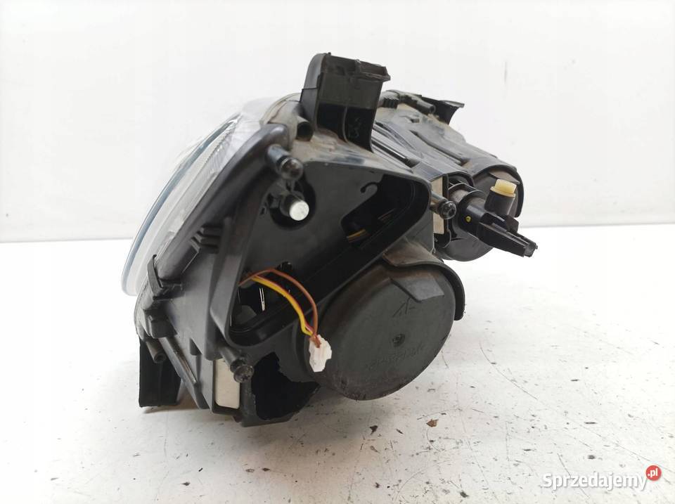 LAMPA PRZÓD LEWA EU LED USZKODZONA 260609367R świętokrzyskie
