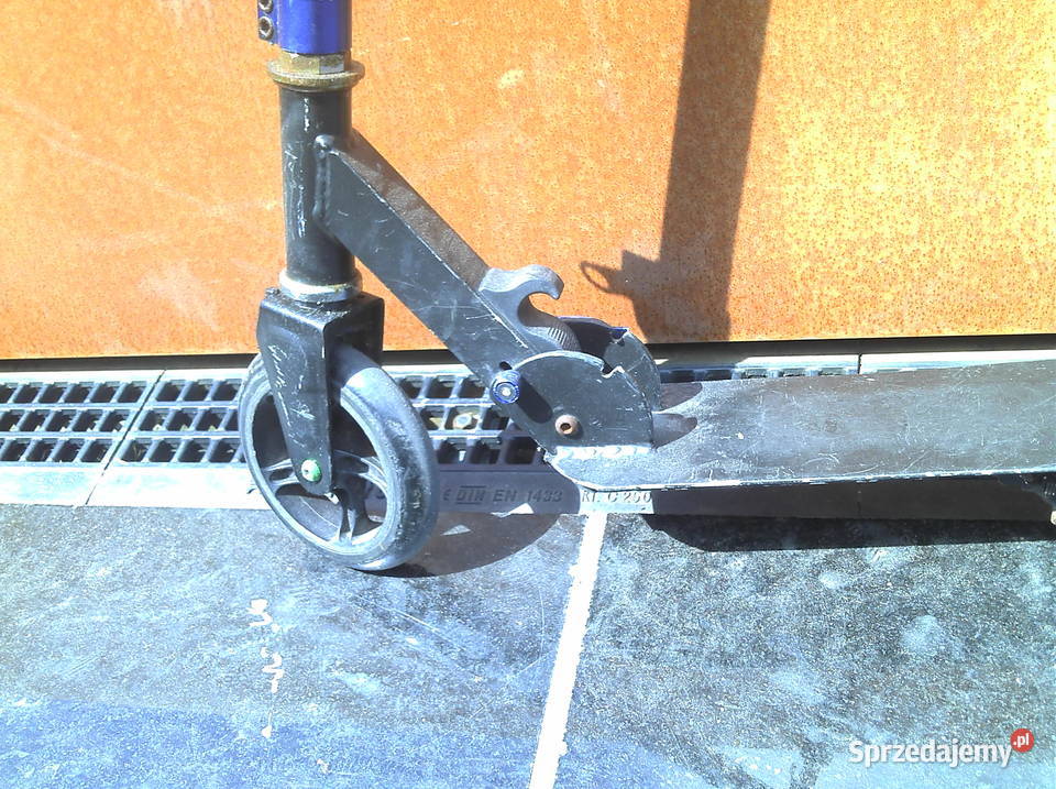 Hulajnoga czarna średnie koła z łóżyskami Knurów