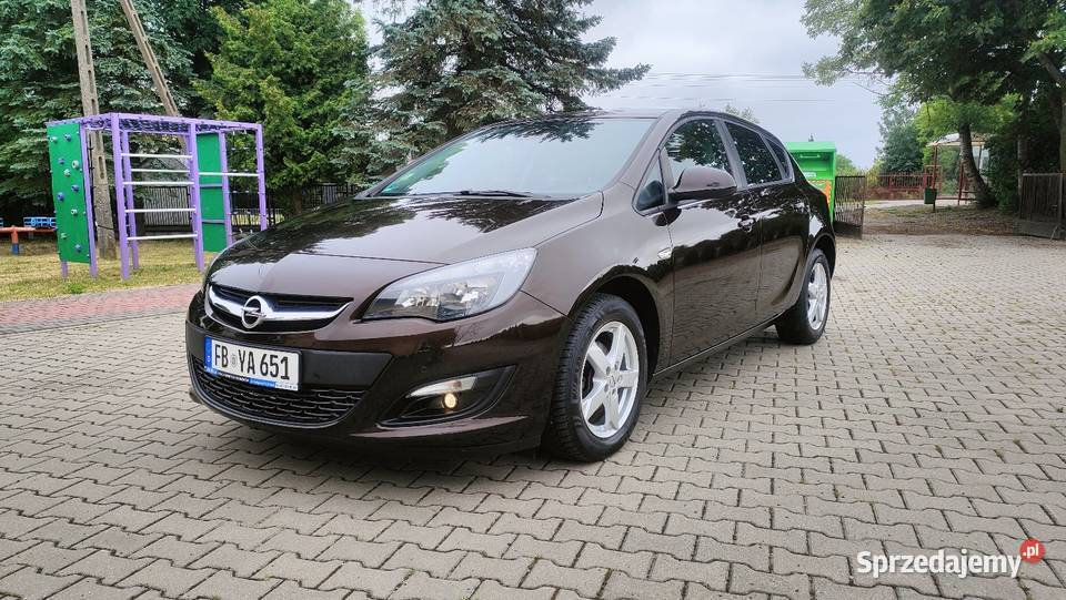Opel Astra J Benzyna Super Stan Opłacona isofix