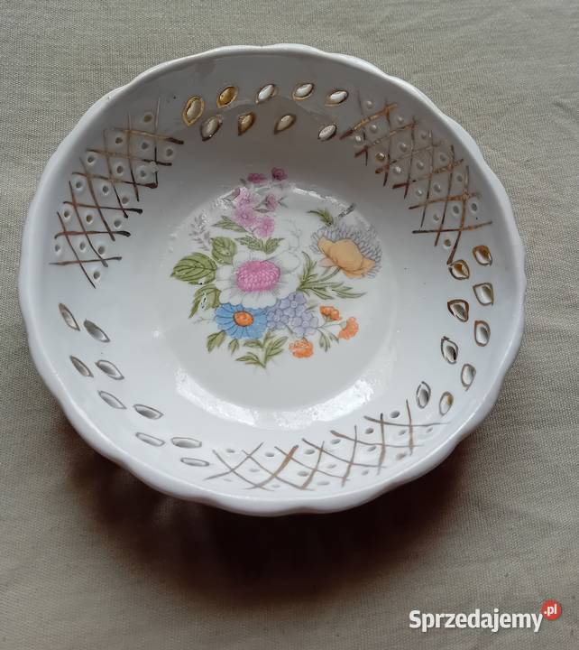 Porcelanowa ażurowa miseczka z kwiatowymi Koźminek