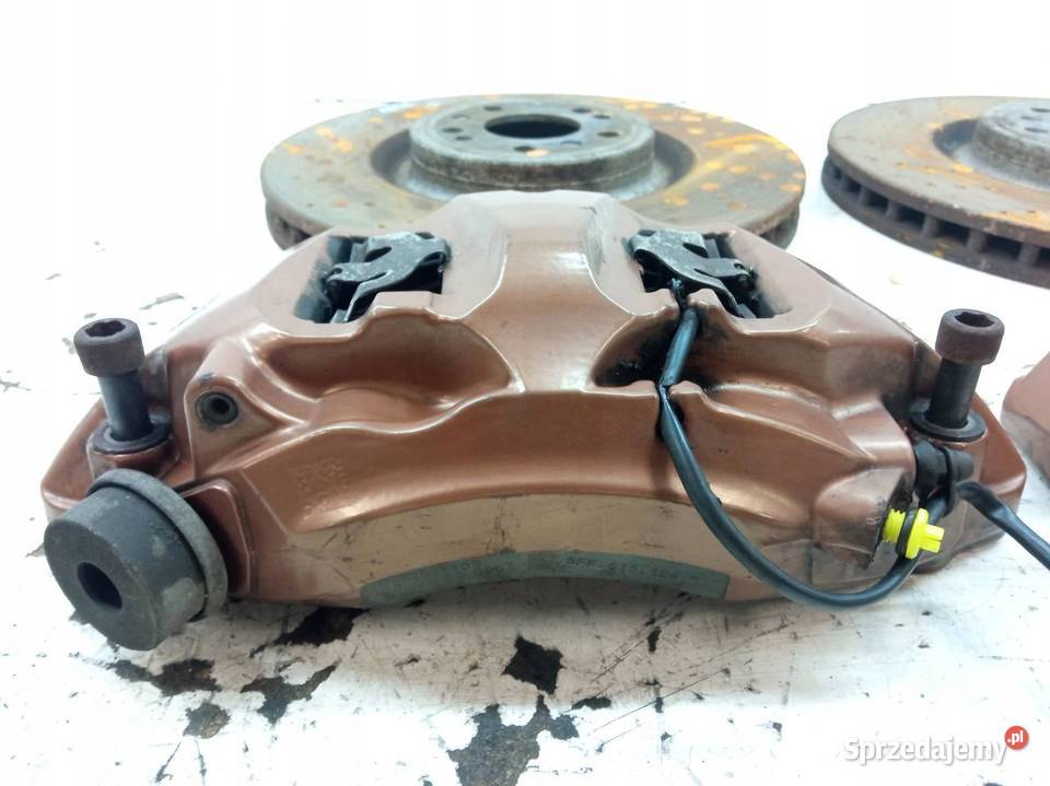 ZACISK HAMULCOWY LEWY PRAWY PRZÓD AKEBONO 374MM