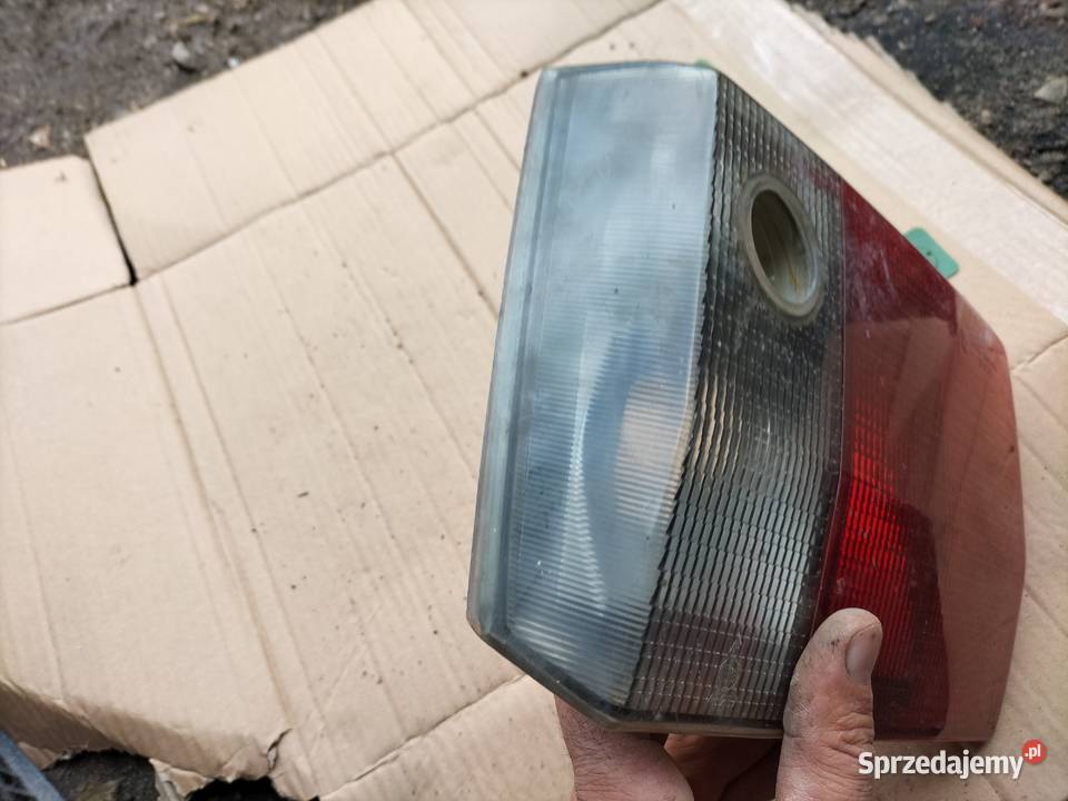 AUDI 80 B3 SEDAN B4 KOMBI LAMPA TYŁ TYLNA PRAWA lubelskie Kamień-Kolonia