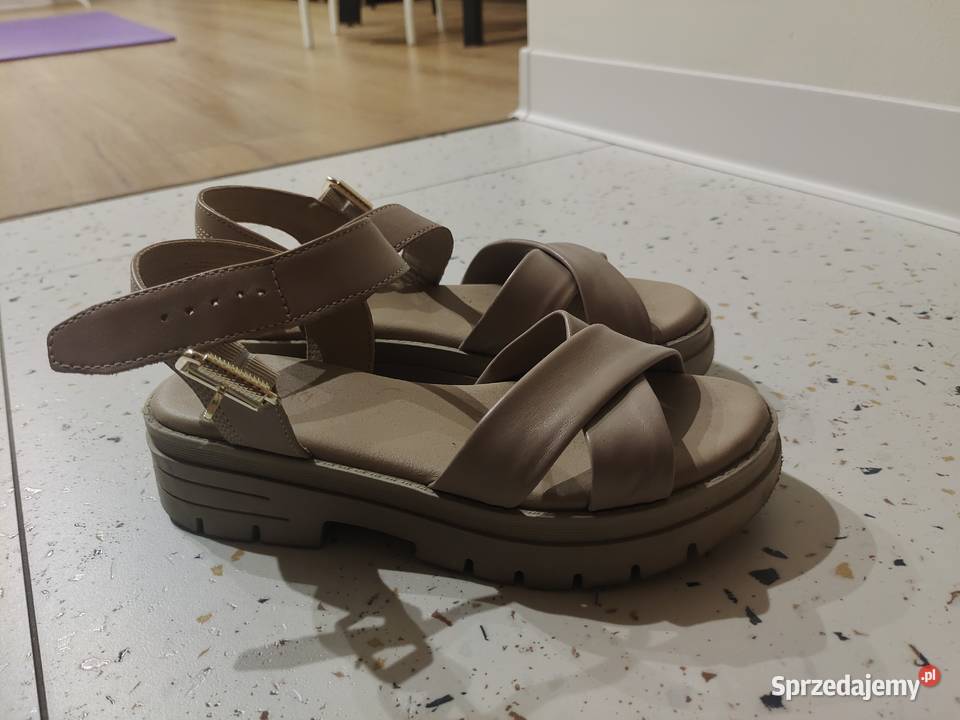 Sandałki Lasocki 36 CCC Konin