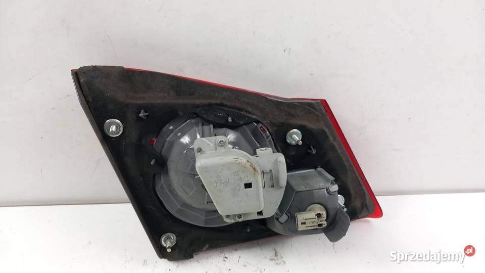HONDA CIVIC VIII SEDAN LAMPA TYŁ PRAWA W KLAPĘ wielkopolskie Zbierkowo