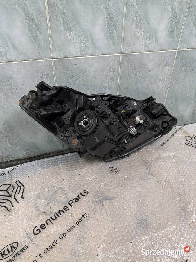 Toyota Yaris 3 III lampa lewa Lift 2017r Bielsko-Biała