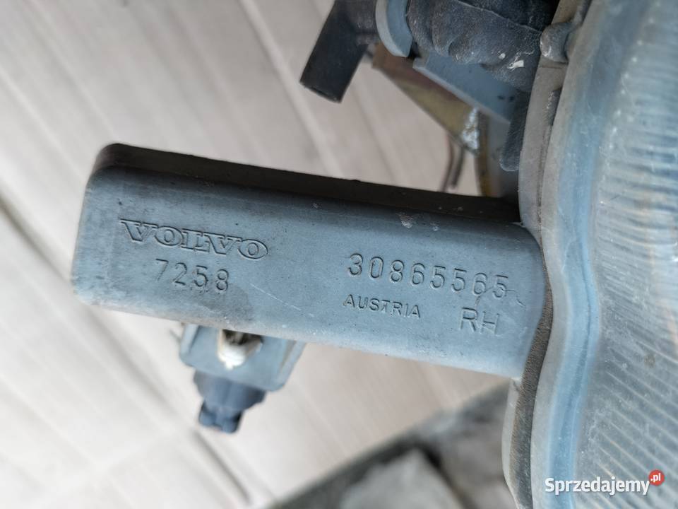 VOLVO S40 V40 HALOGEN PRAWY 30865565 Kamień-Kolonia