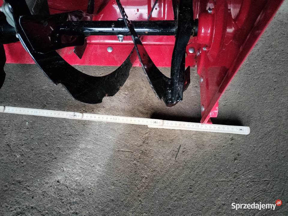 Odśnieżarka gąsienicowa Wichrów