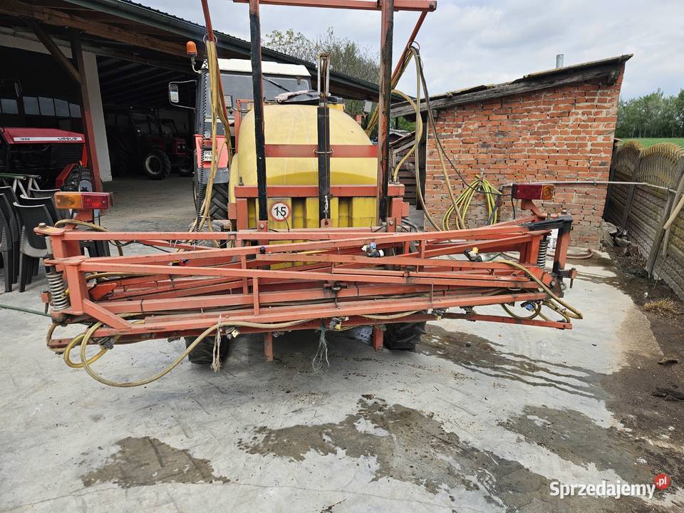 Opryskiwacz ciągnięty 1500l