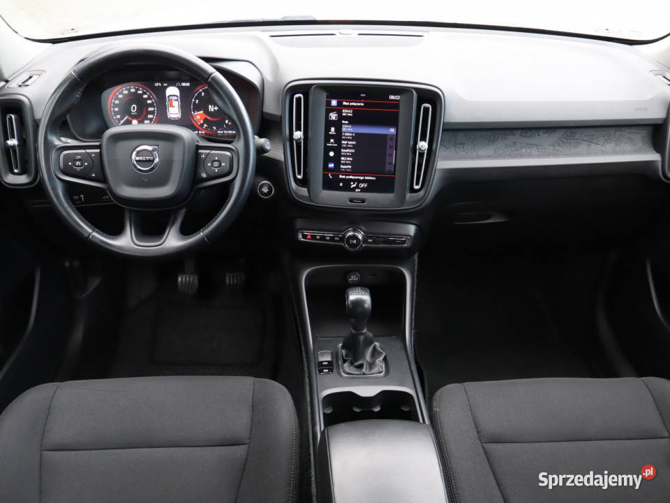Volvo XC40 T3 manualna
