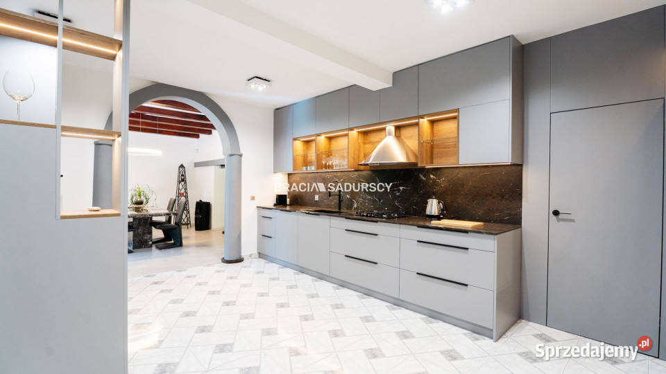 sprzedaży domu wolnostojącego 300m2 Kraków