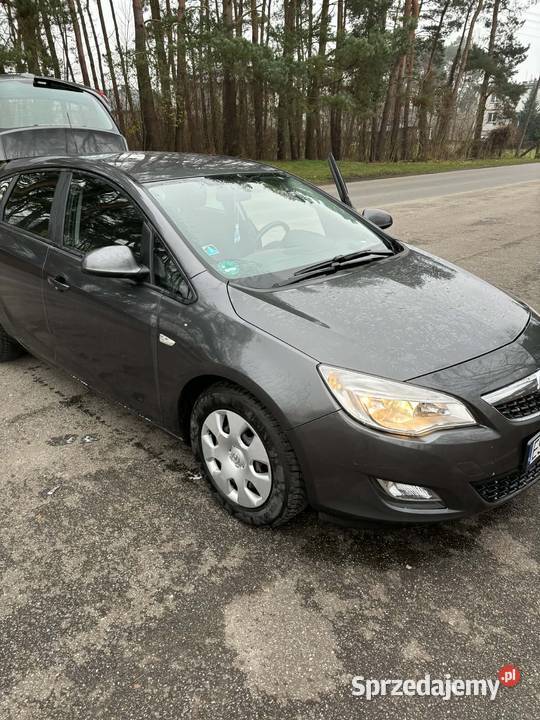 Opel Astra J 16 166400km Burzenin sprzedam
