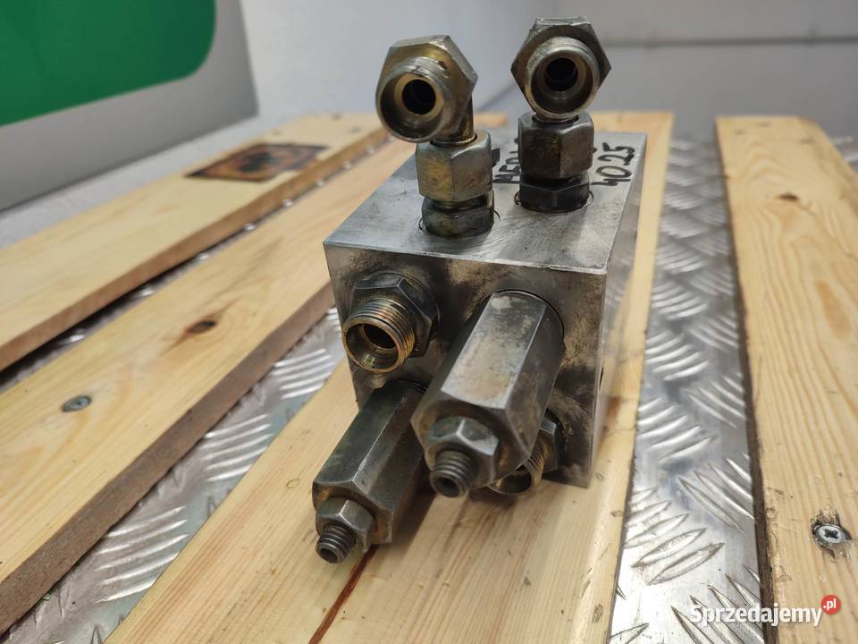 Zamek hydrauliczny Merlo Roto 4025 240BAR1