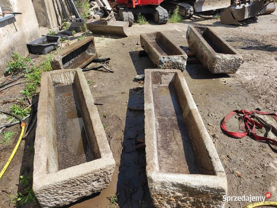 Stare koryta granitowe kamienne z okuciami