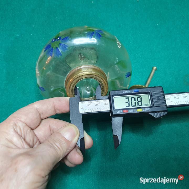 Zbiornik z drykierką i gniazdem drykierki bez