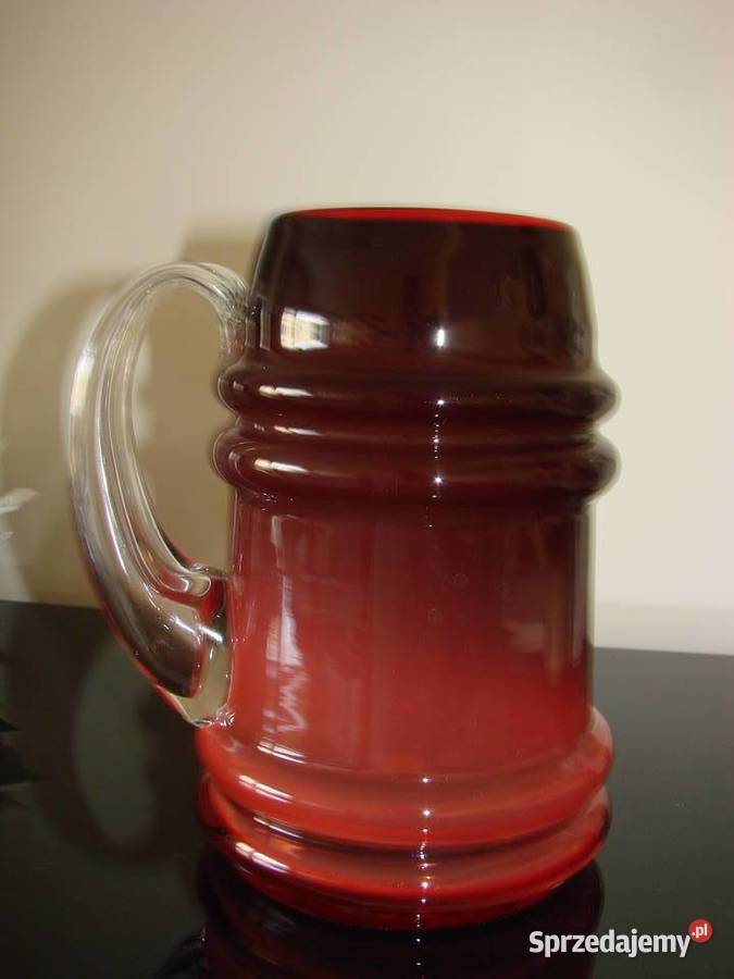 kufel z czerwonego szkła pomorskie Pruszcz Gdański