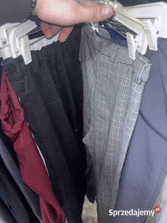 Odzież używana sortowana na różne kategorie biały Turek