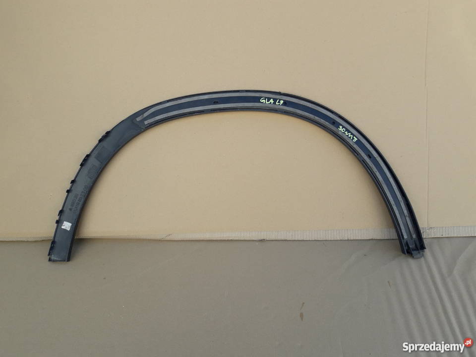 MERCEDES GLA LISTWA BŁOTNIKA LEWY PRZÓD Bieleń