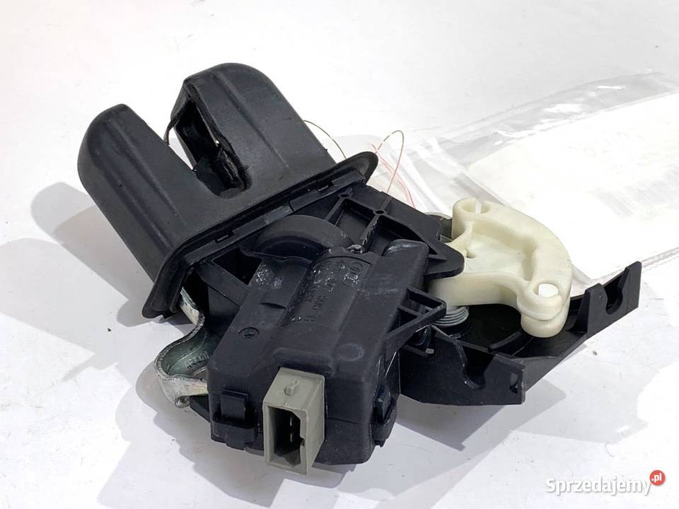 ZAMEK KLAPY TYŁ VW PASSAT B6 SedanLimuzyna osobowe podkarpackie